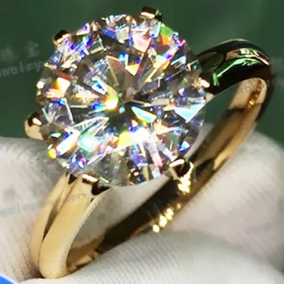 18K gold plated round solitaire diamond ring - Picture 3 of 11